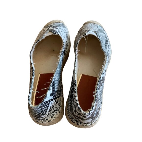 🍒 2/$20 🍒 Snakeskin Pattern with Straw Toes Fashion Sneakers sz 6 - Picture 3 of 6